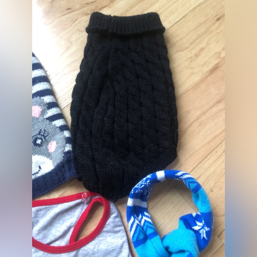 Lot of Dog Clothes Xs S + Pet Nail Grinder!            6.99$ Purolator Shipping! - Picture 7 of 9